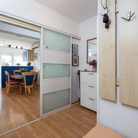 Comfortable And Fully Furbished Karolina In The Center *