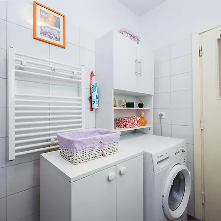 Comfortable And Fully Furbished Karolina In The Center