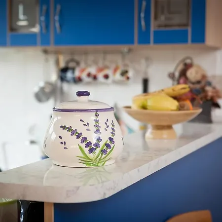 Comfortable And Fully Furbished Karolina In The Center