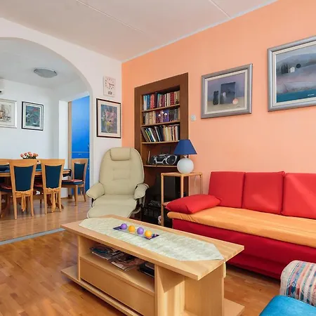 Comfortable And Fully Furbished Karolina In The Center Daire Split