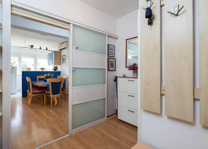 Comfortable And Fully Furbished Karolina In The Center *