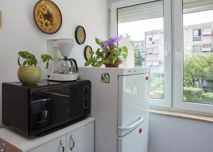 Comfortable And Fully Furbished Karolina In The Center Apartment Split