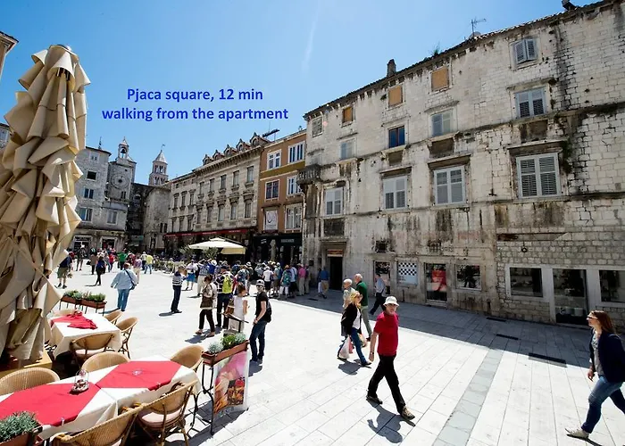 Apartment Comfortable And Fully Furbished Karolina In The Center