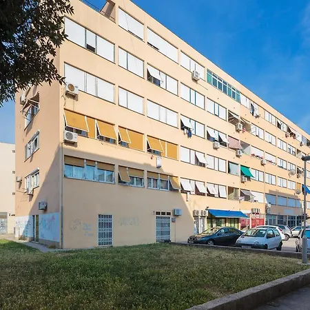 アパート Comfortable And Fully Furbished Karolina In The Center スプリト