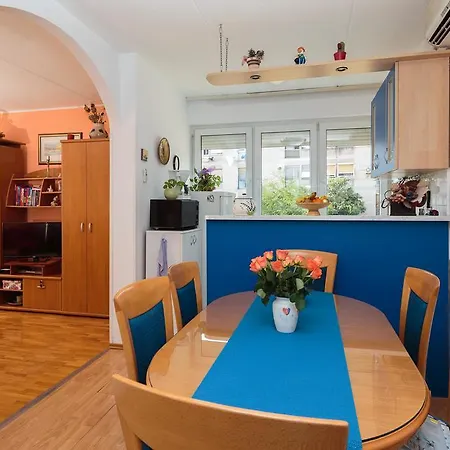 Comfortable And Fully Furbished Karolina In The Center